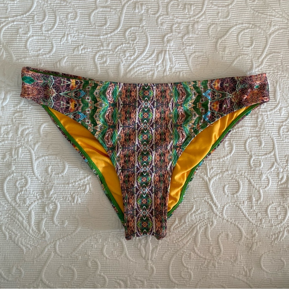 NWOT Wolven's Fauna Ruched Hipster bottom, medium.